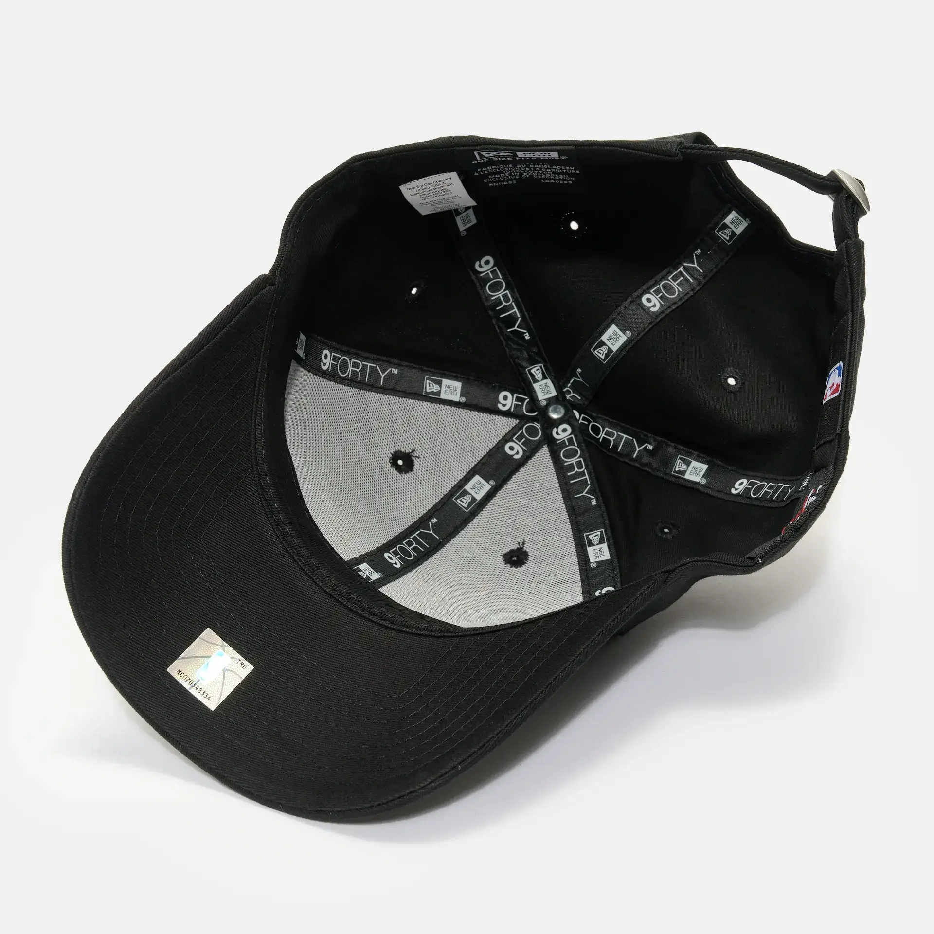 New Era NBA Chicago Bulls Neon Outline 9Forty Strapback Cap Black/Red