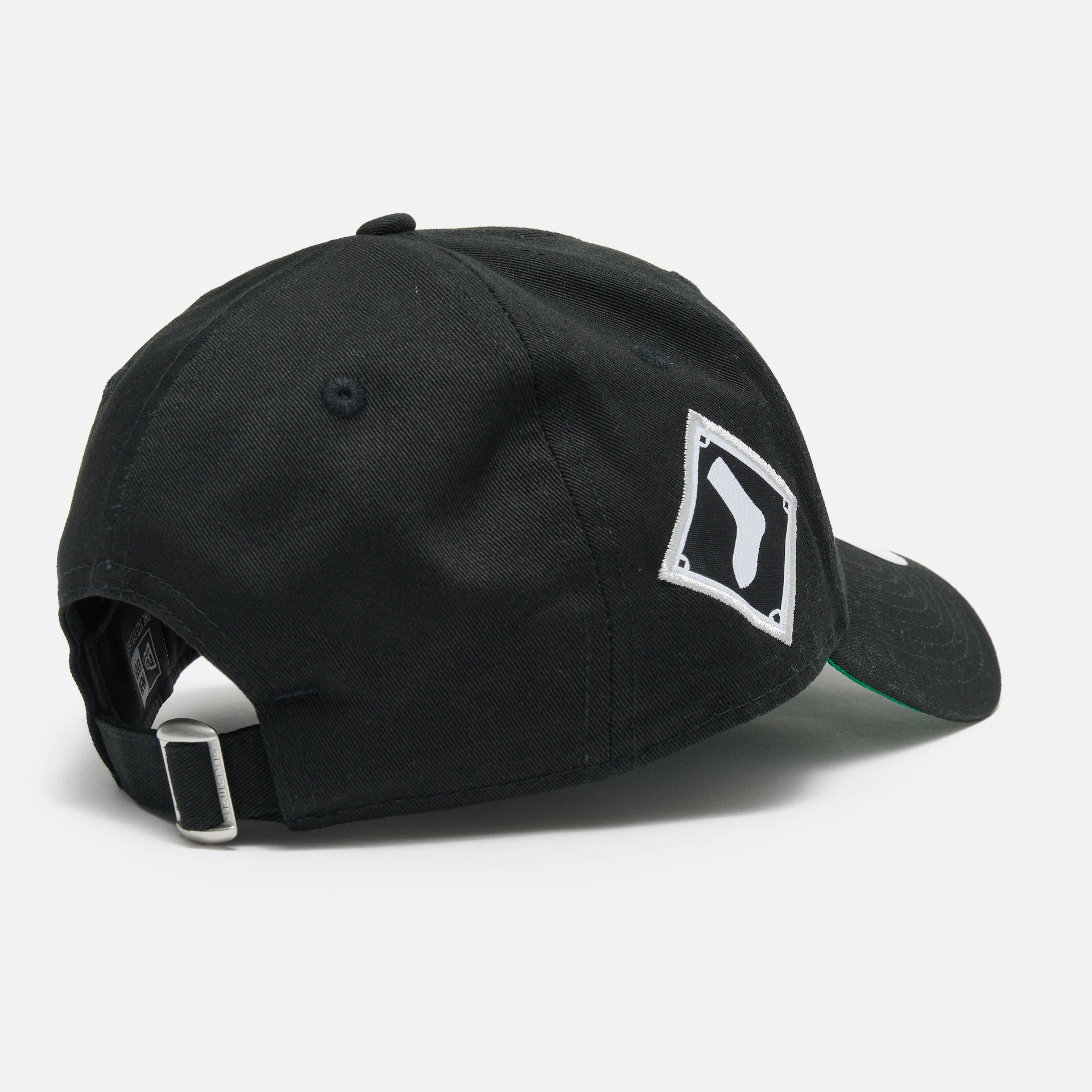 New Era MLB Chicago White Sox Team Side Patch 9Forty Strapback Cap Black BLKWHI